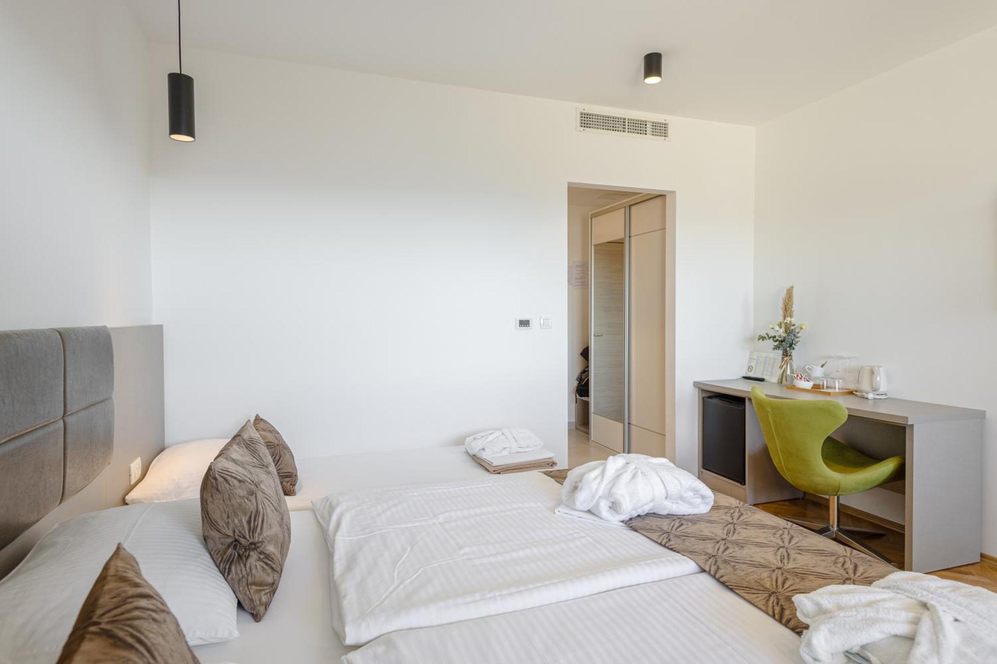 Rogac Rooms & Restaurant Omiš Eksteriør bilde